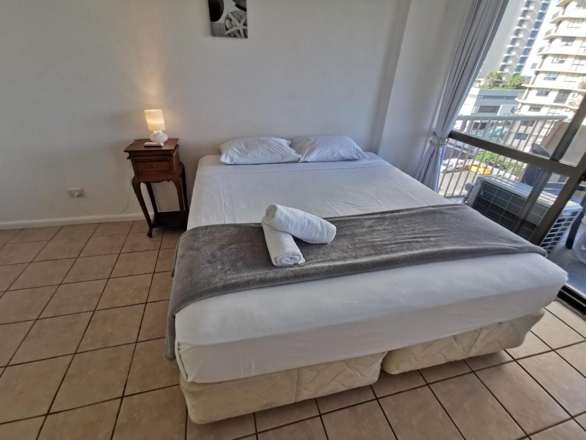 Surfers Holiday Apartments โกลด์โคสต์ ภายนอก รูปภาพ