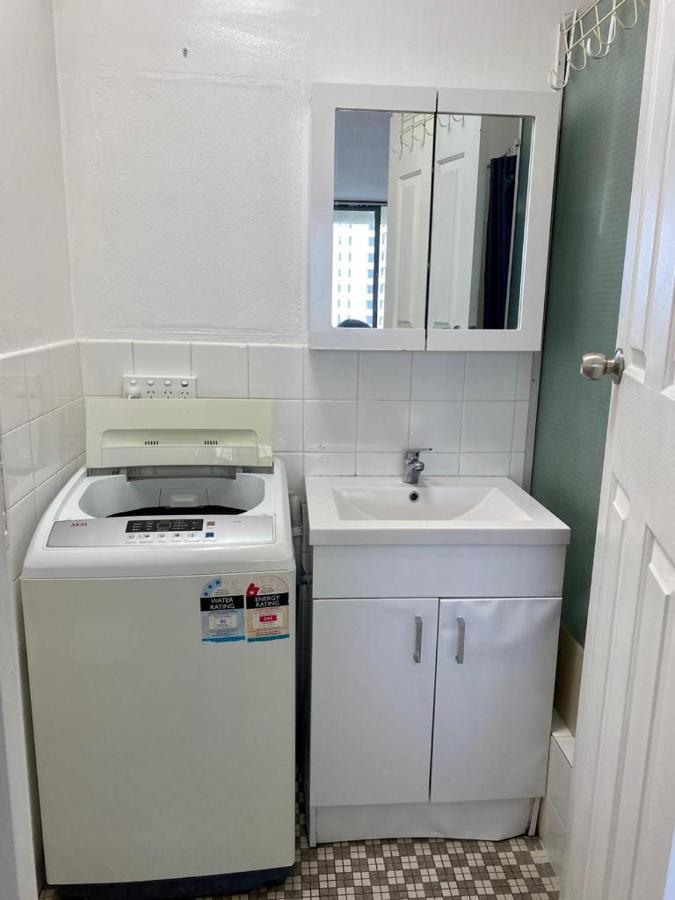Surfers Holiday Apartments โกลด์โคสต์ ภายนอก รูปภาพ