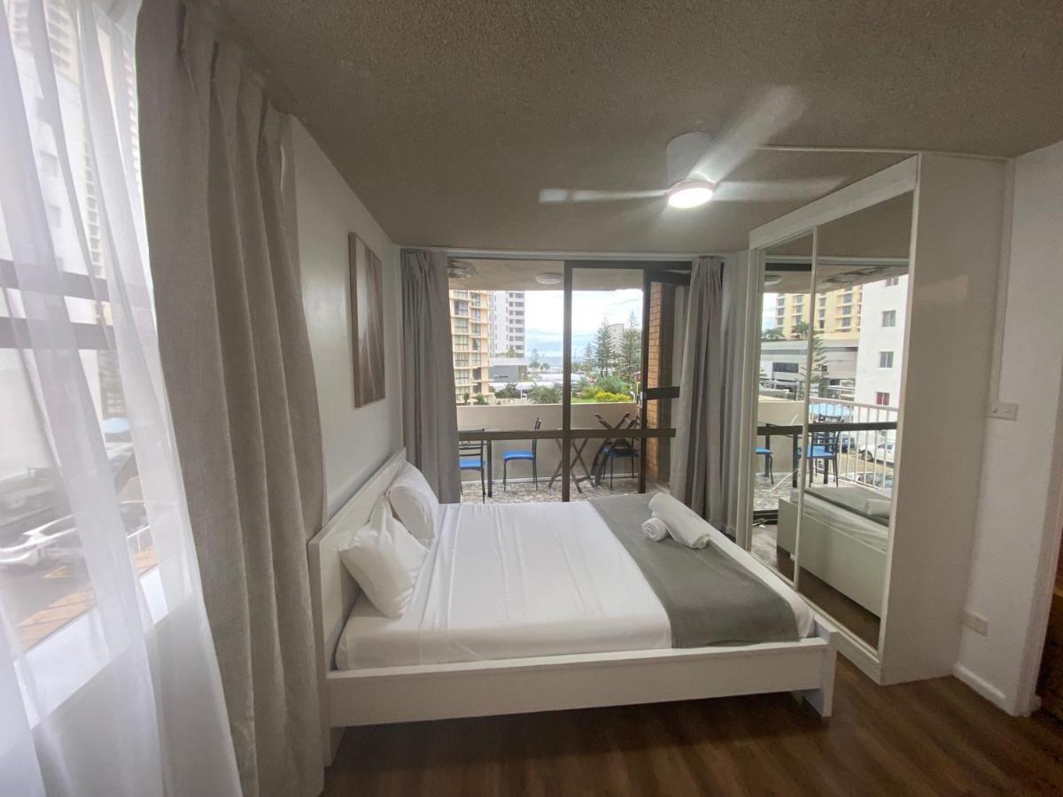 Surfers Holiday Apartments โกลด์โคสต์ ภายนอก รูปภาพ