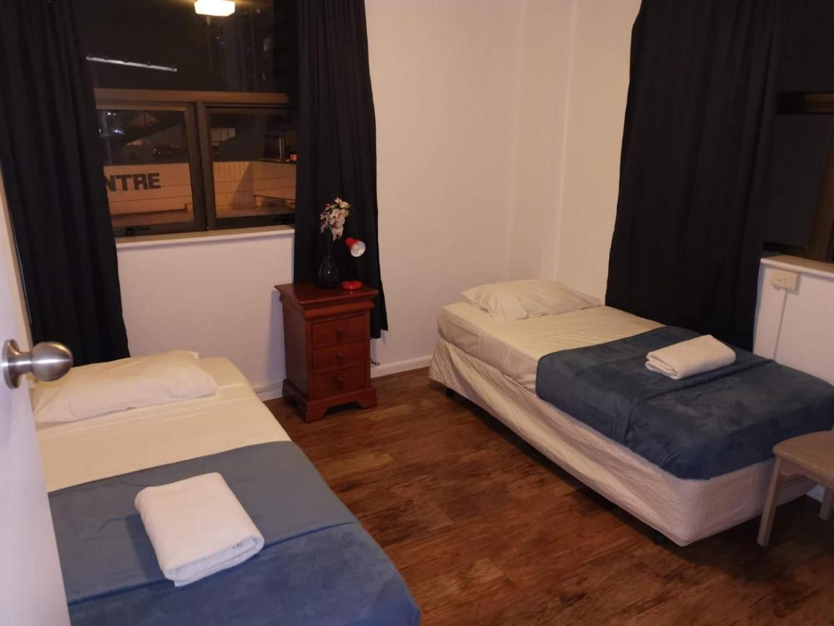 Surfers Holiday Apartments โกลด์โคสต์ ภายนอก รูปภาพ